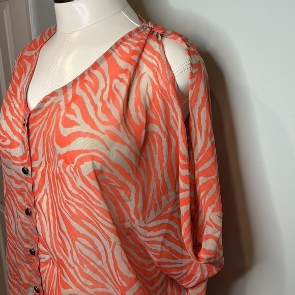 ✨HOST PICK✨ Women’s Coral & Gray Zebra Print Sheer Shirt - Picture 6 of 12